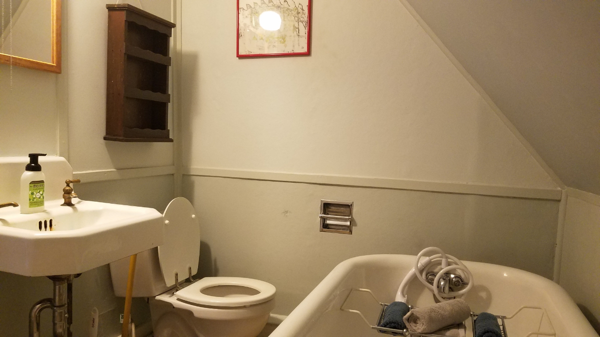 Intown Apartment Close to Everything - Photo 11