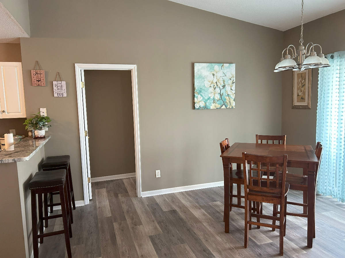 Spacious 2 BD- 2 Full bath with pool near hospital & medical district - Photo 11