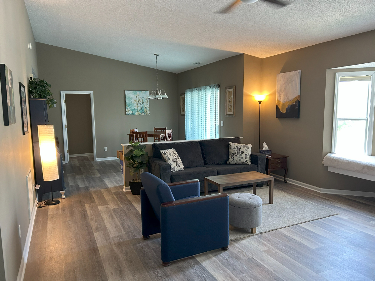 Spacious 2 BD- 2 Full bath with pool near hospital & medical district