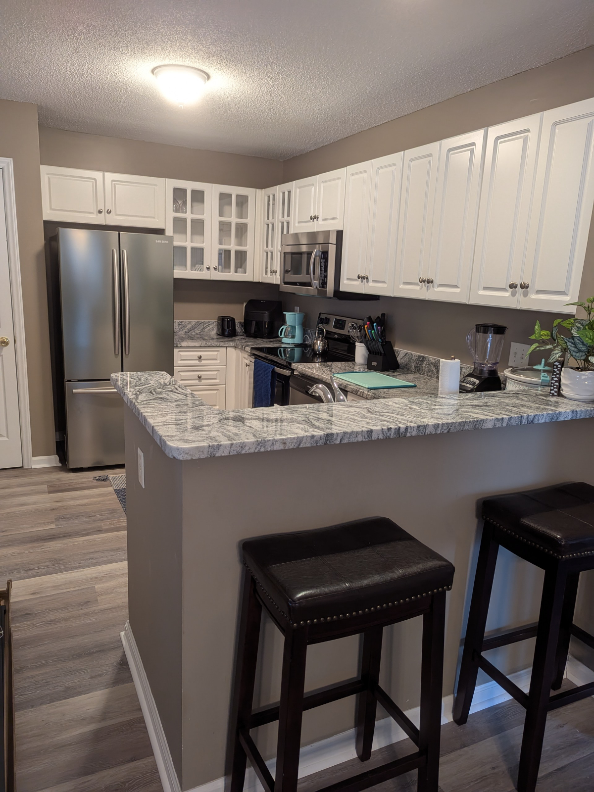 Spacious 2 BD- 2 Full bath with pool near hospital & medical district - Photo 7