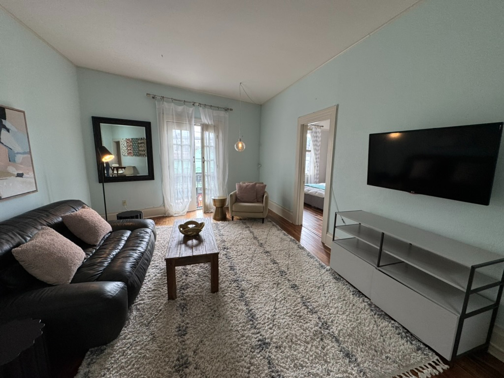 Charming & Private 3 bedroom one bath in the heart of the Glen Park village. Steps to BART - Photo 2