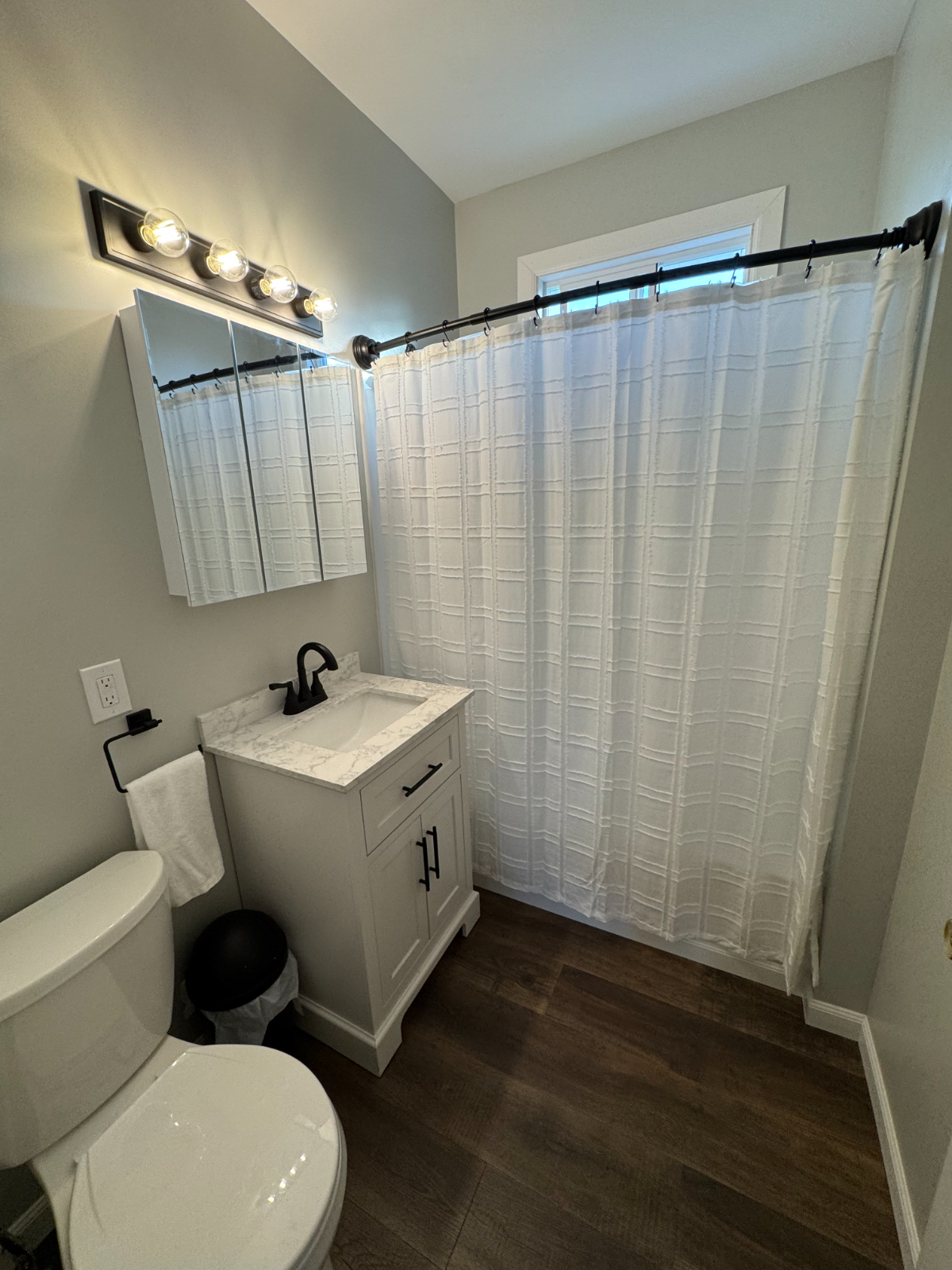 Private Room in Nice Quiet Neighborhood 5 min from Wynn, Utica College, MVCC - Photo 4