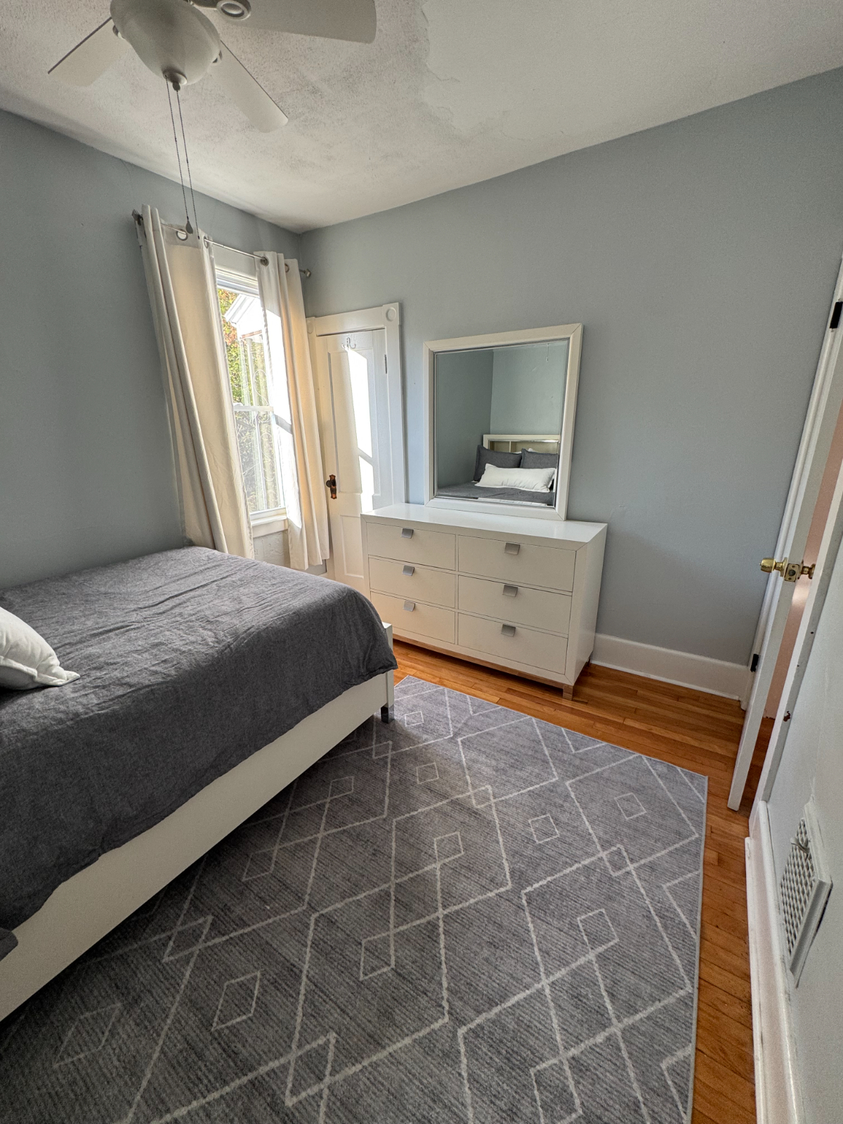 Private Room in Nice Quiet Neighborhood 5 min from Wynn, Utica College, MVCC - Photo 2