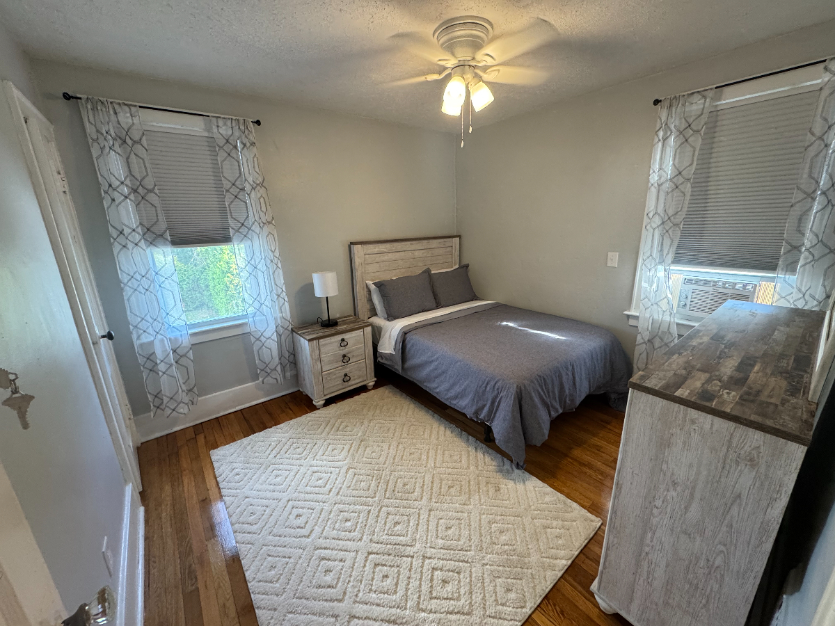Private Room in Nice Quiet Neighborhood 5 min from Wynn, Utica College, MVCC - Photo 1