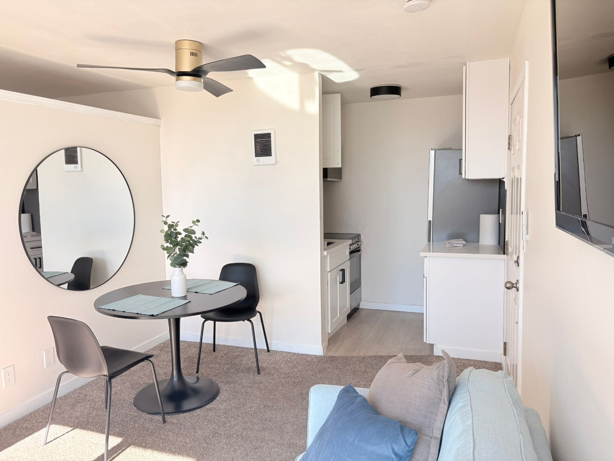 Bright Studio Centrally Located - Photo 5