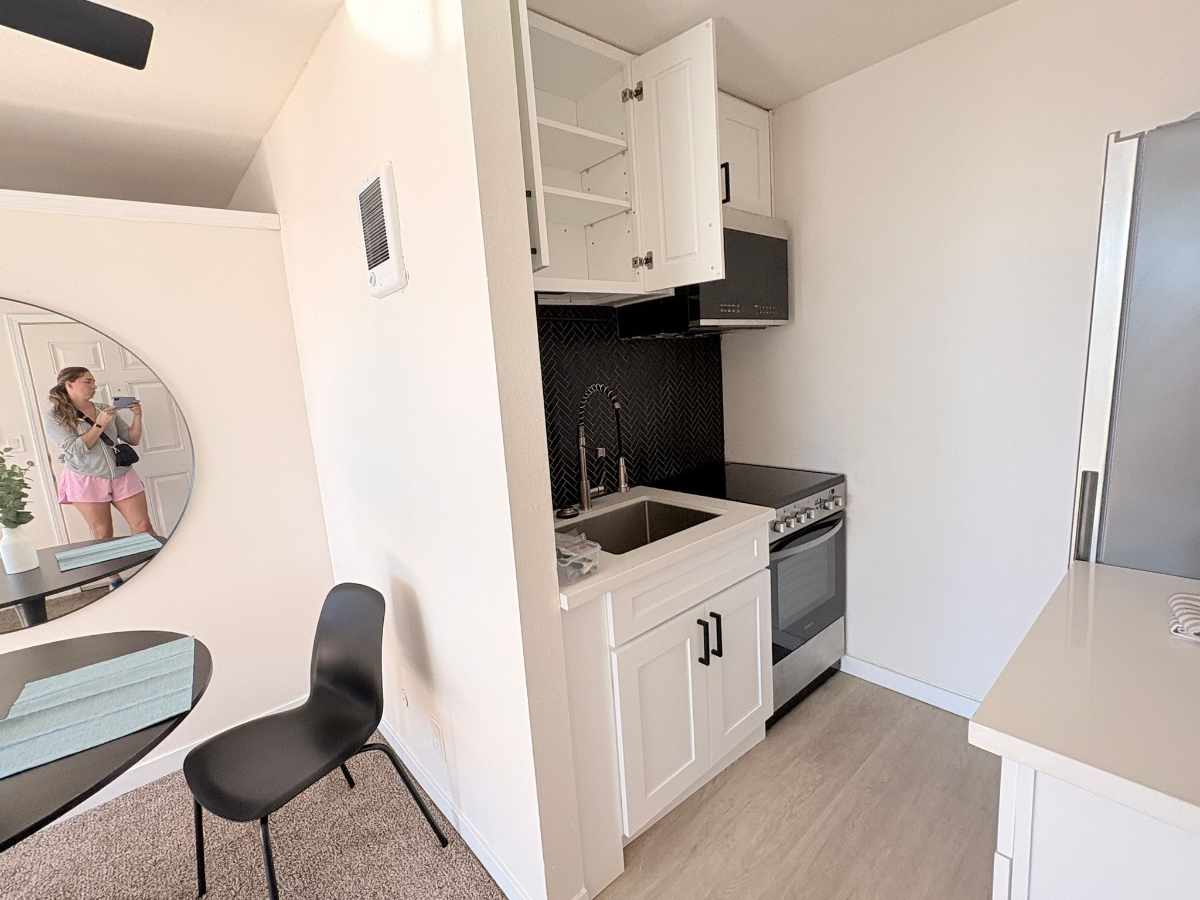 Bright Studio Centrally Located - Photo 6