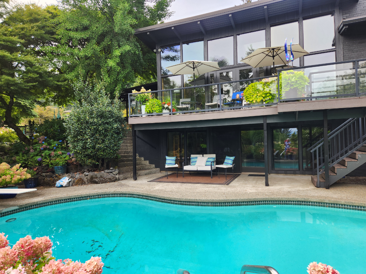 Peaceful Garden Oasis - Photo 2
