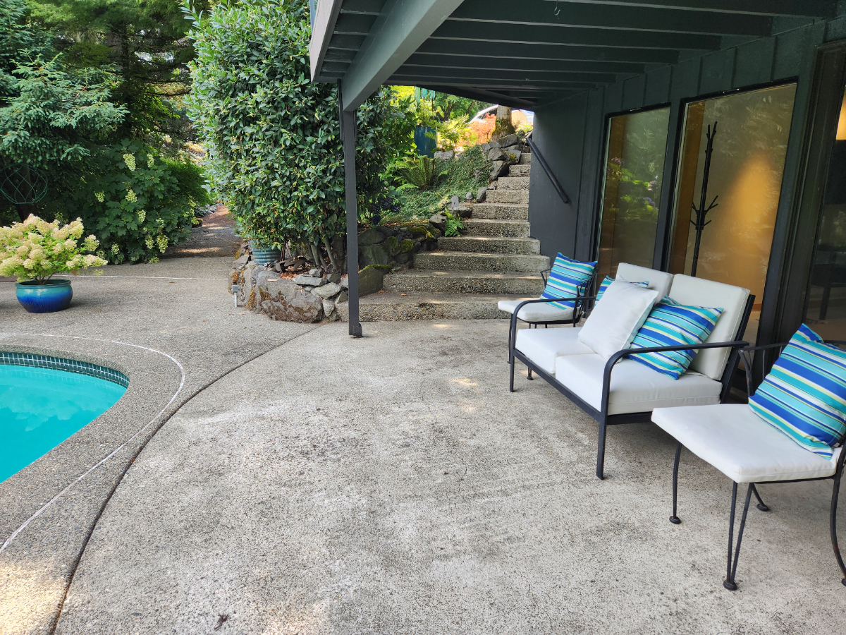 Peaceful Garden Oasis - Photo 3