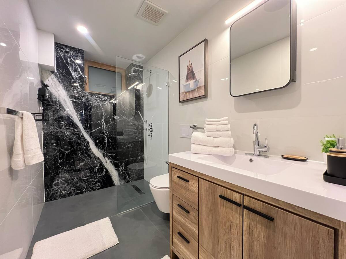 Cozy and Spacious Duplex Townhome - Photo 8