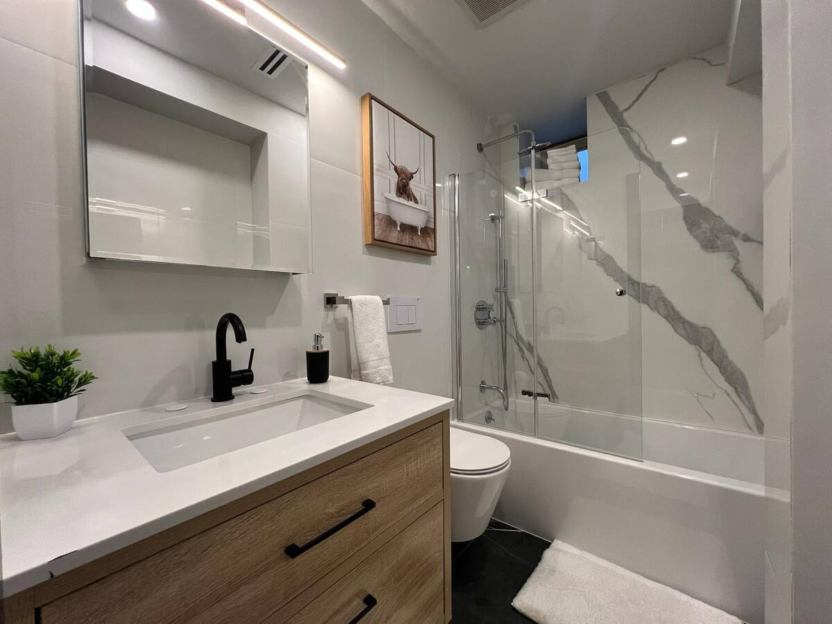 Cozy and Spacious Duplex Townhome - Photo 10