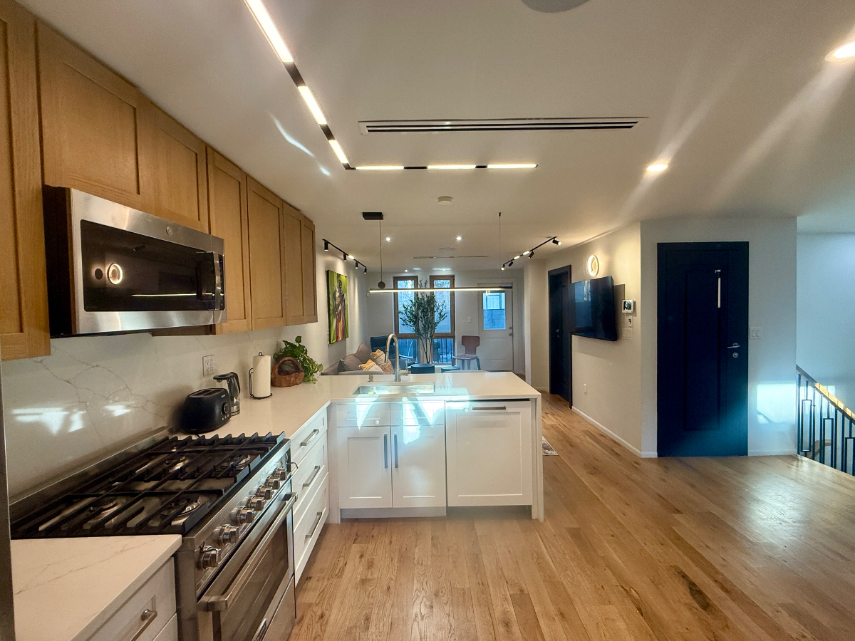 Cozy and Spacious Duplex Townhome - Photo 2