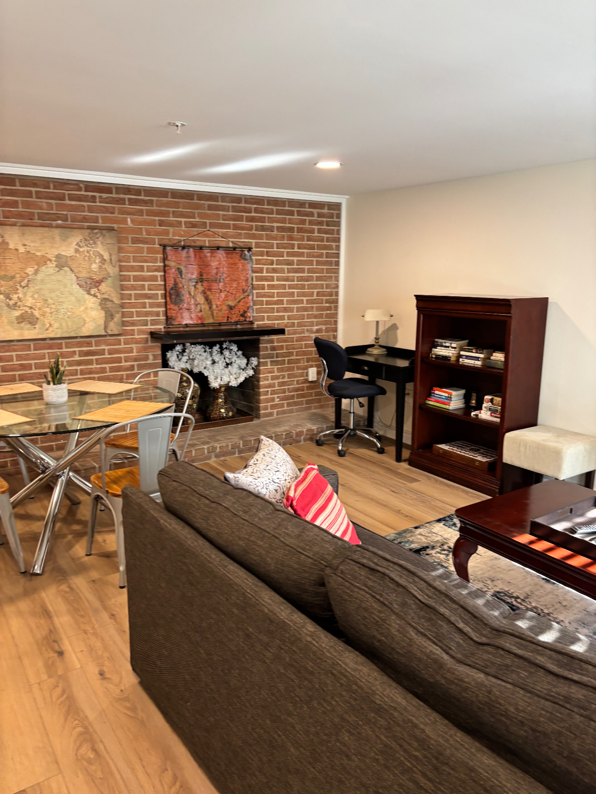 Renovated Capitol Hill 1BR/1BA, utilities included. - Photo 2