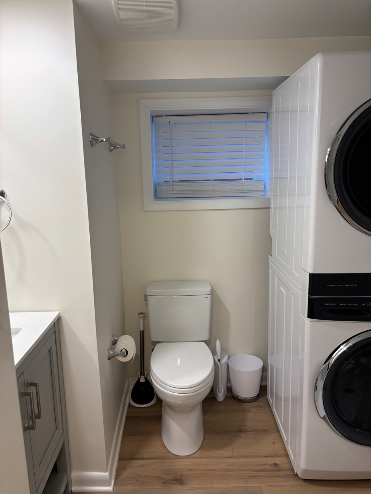 Renovated Capitol Hill 1BR/1BA, utilities included. - Photo 12