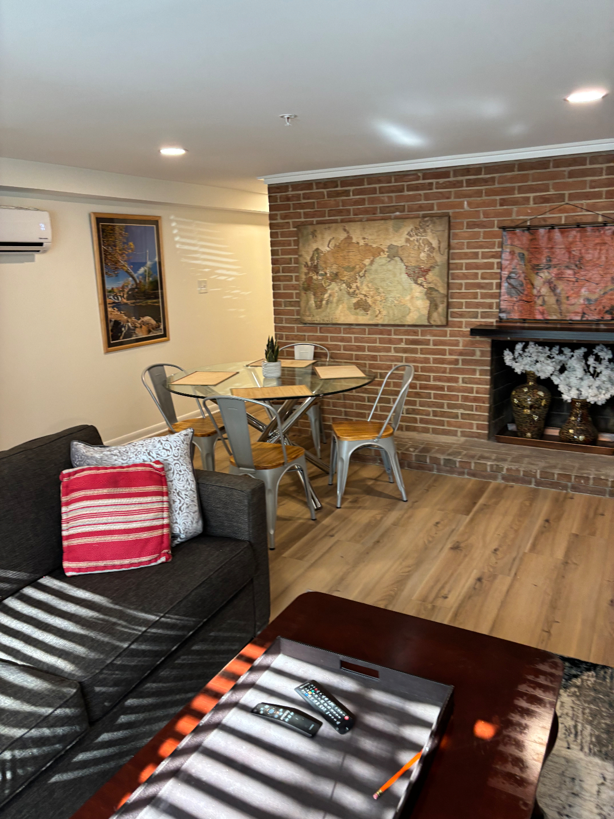 Renovated Capitol Hill 1BR/1BA, utilities included. - Photo 4