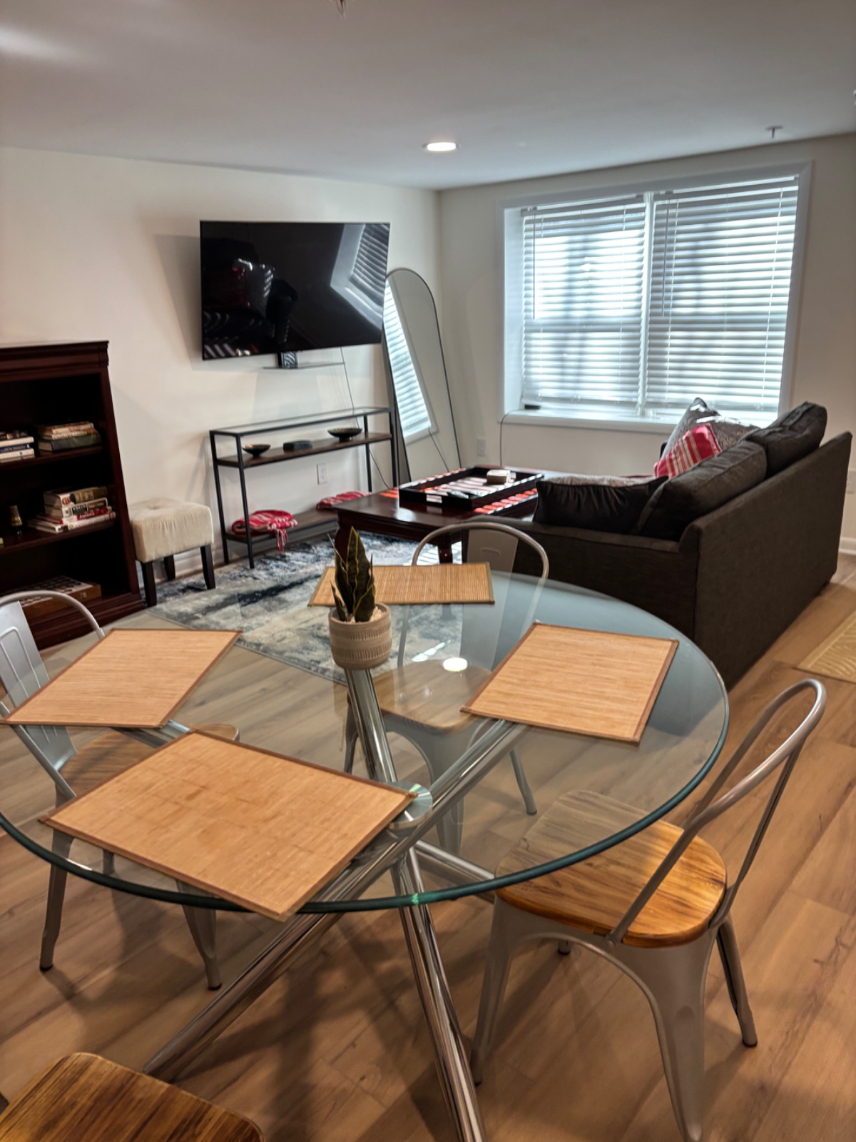 Renovated Capitol Hill 1BR/1BA, utilities included. - Photo 1