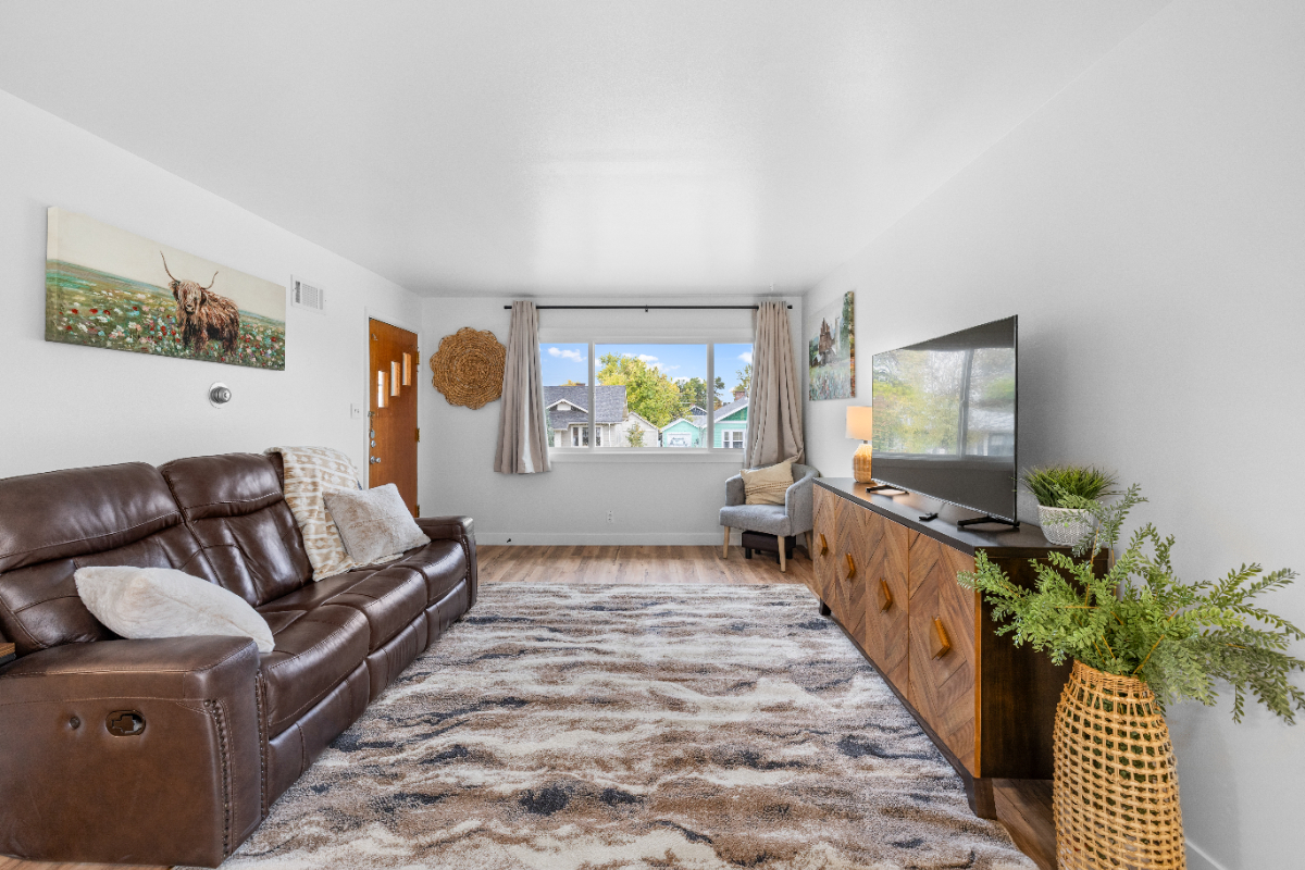 Completely Remodeled 1 Block from Hospital - Photo 7