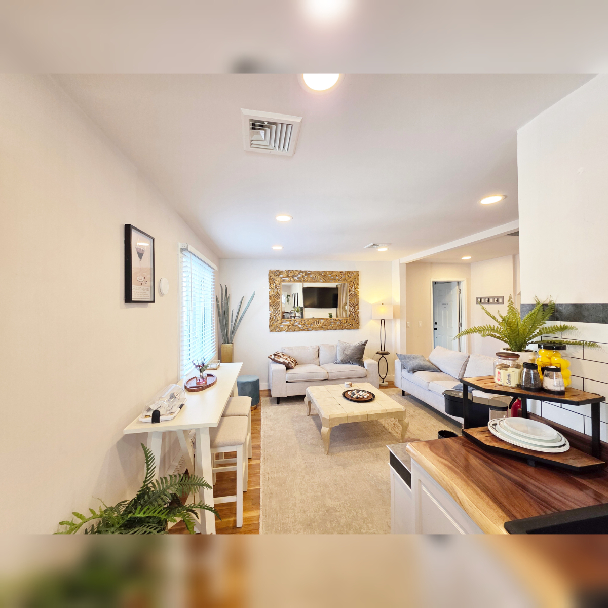 clean cozy, safe apartment with king bd, washer/drier, private yard and parking - Photo 5