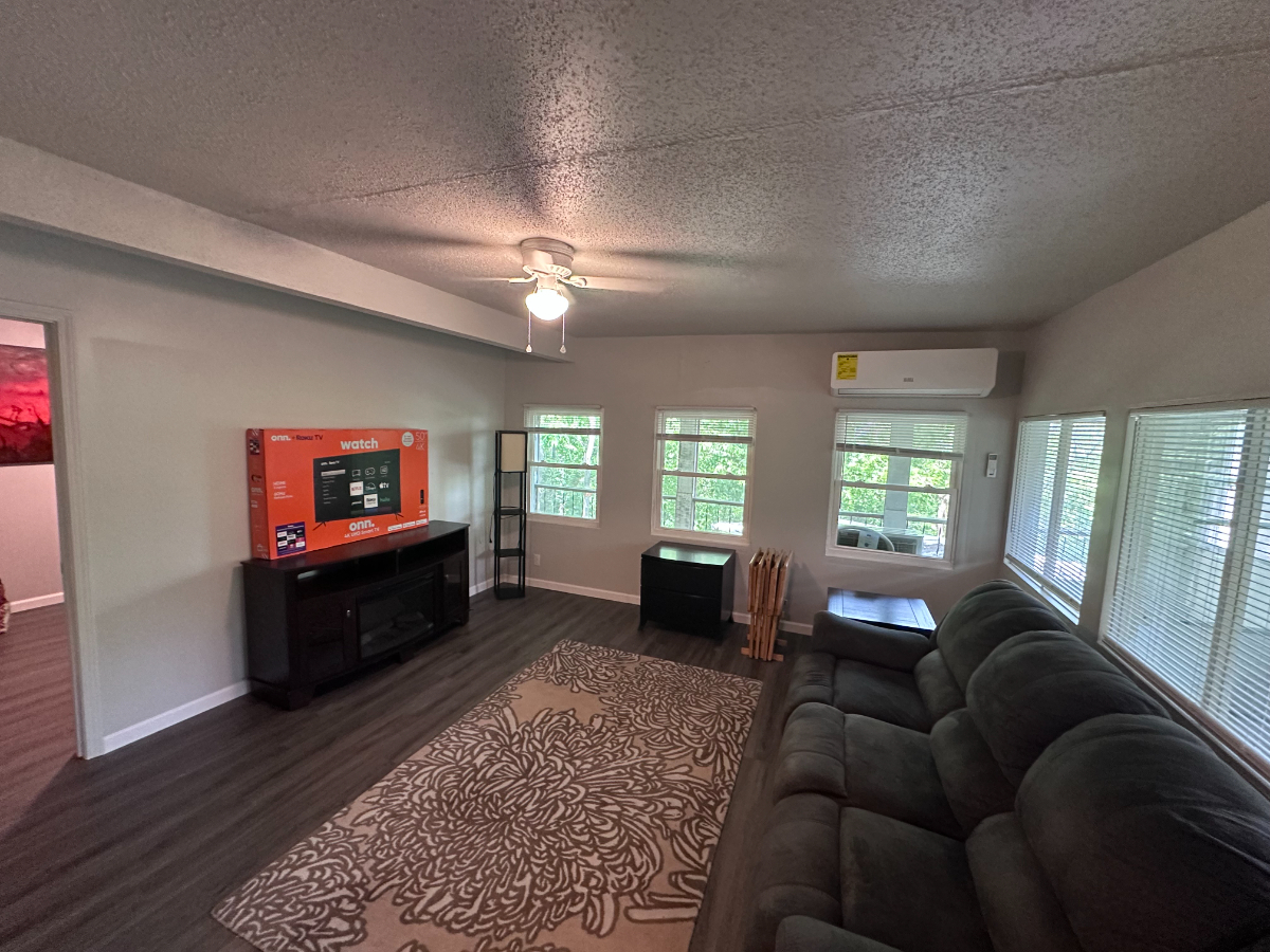 Shared Apartment with Full Kitchen & Laundry - Photo 2