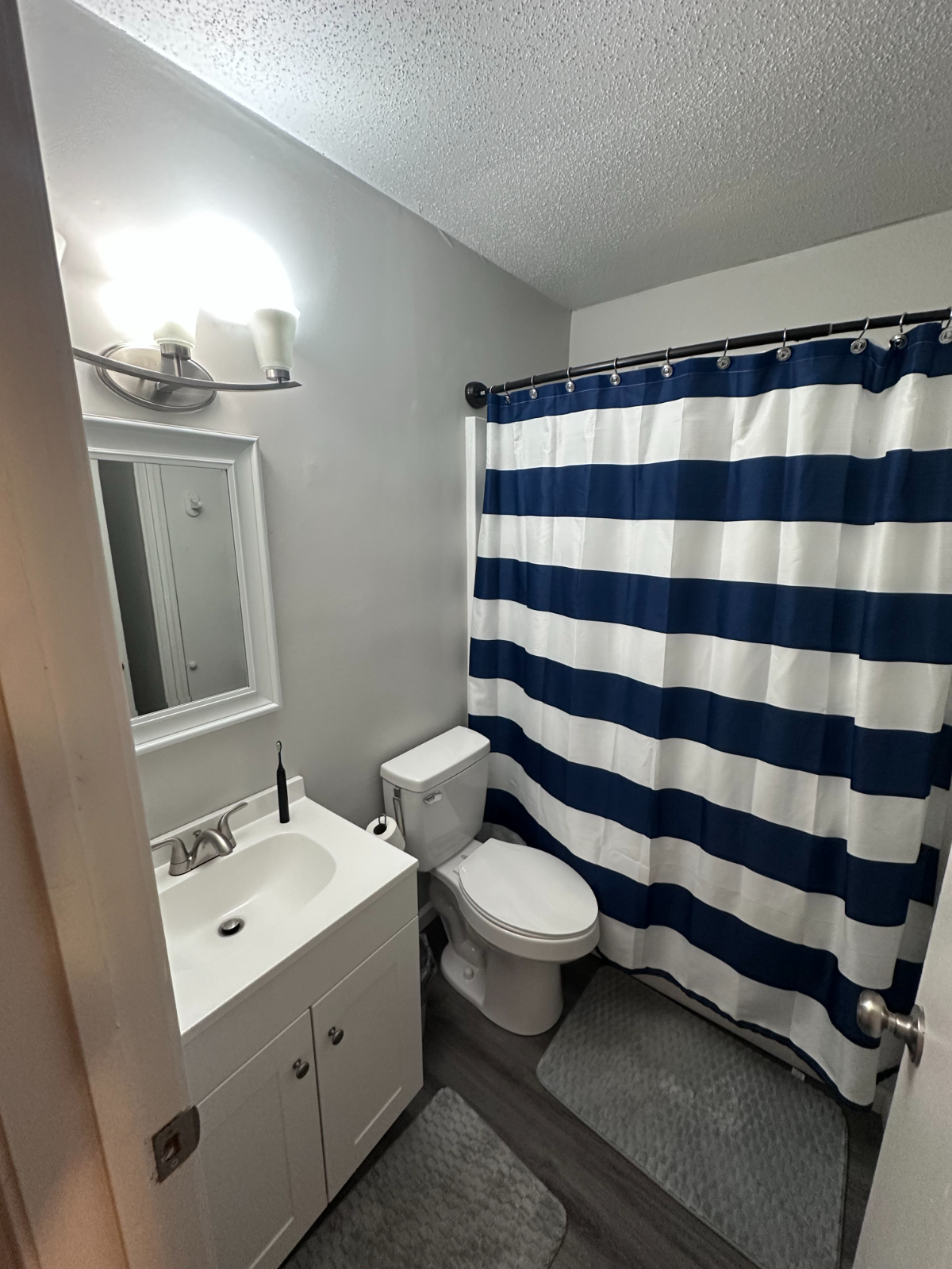 Shared Apartment with Full Kitchen & Laundry - Photo 3