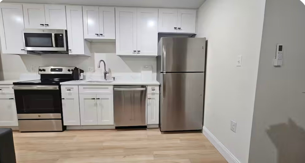 Cozy, furnished entire apartment in DC - Photo 4