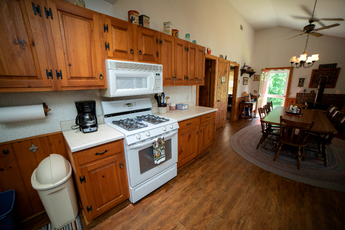 Gorgeous Lakefront Views - Photo 11