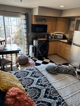Modern Studio w Big Private Balcony - available OCT 26 - 4 Miles to 6 Hospitals, Easy BART Access - Photo 3
