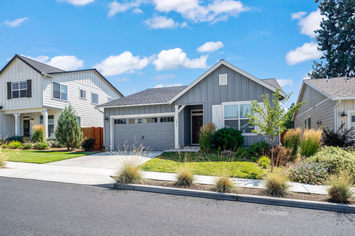 Midtown Farmhouse - A cozy 3 bed home in the heart of Bend - Photo 2