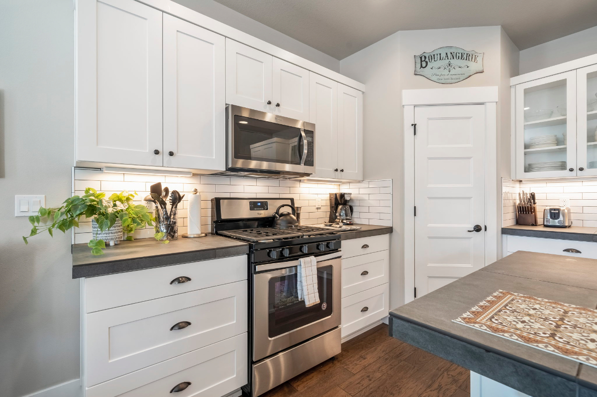 Midtown Farmhouse - A cozy 3 bed home in the heart of Bend - Photo 1
