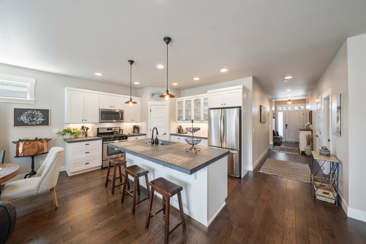 Midtown Farmhouse - A cozy 3 bed home in the heart of Bend - Photo 4