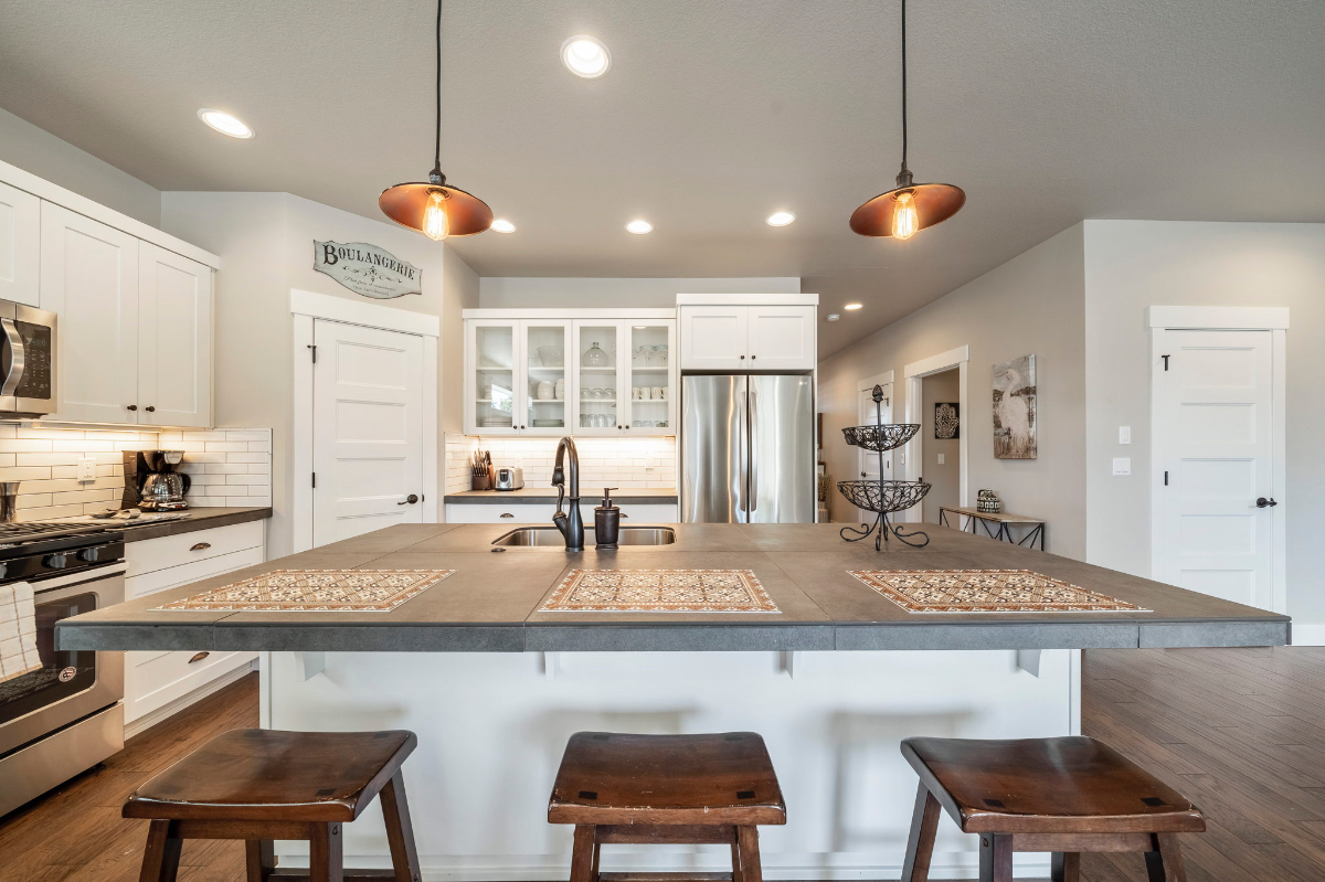 Midtown Farmhouse - A cozy 3 bed home in the heart of Bend - Photo 5