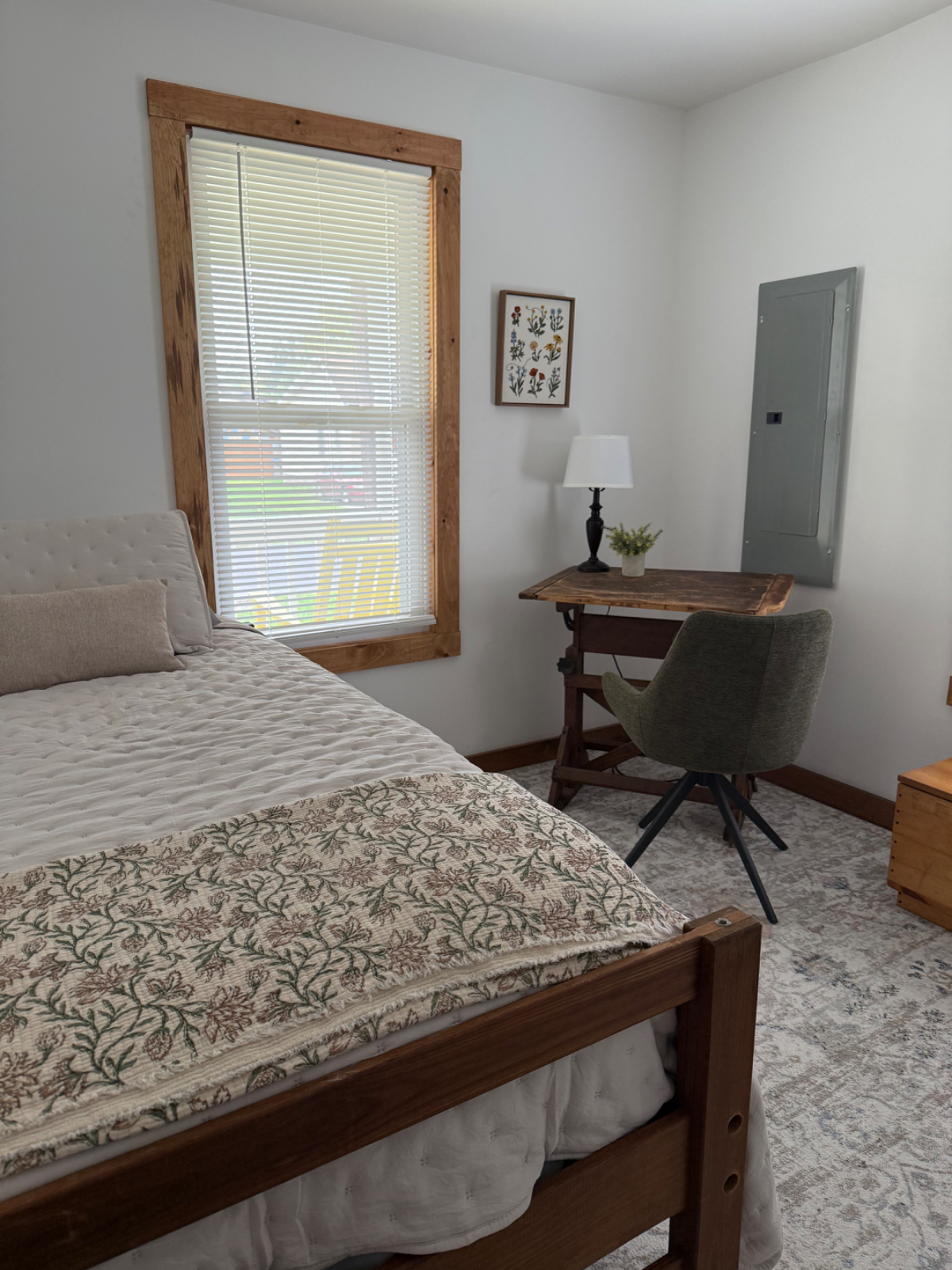 Cottage on quiet street - Photo 11