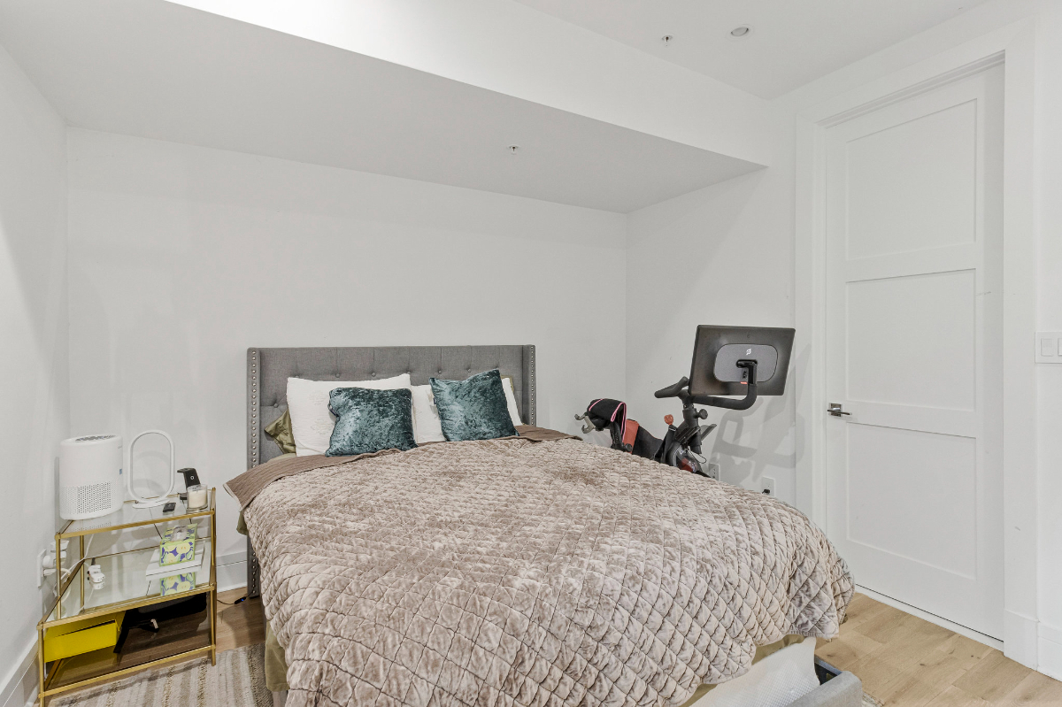 Charming Condo for  Prime Location - Photo 8