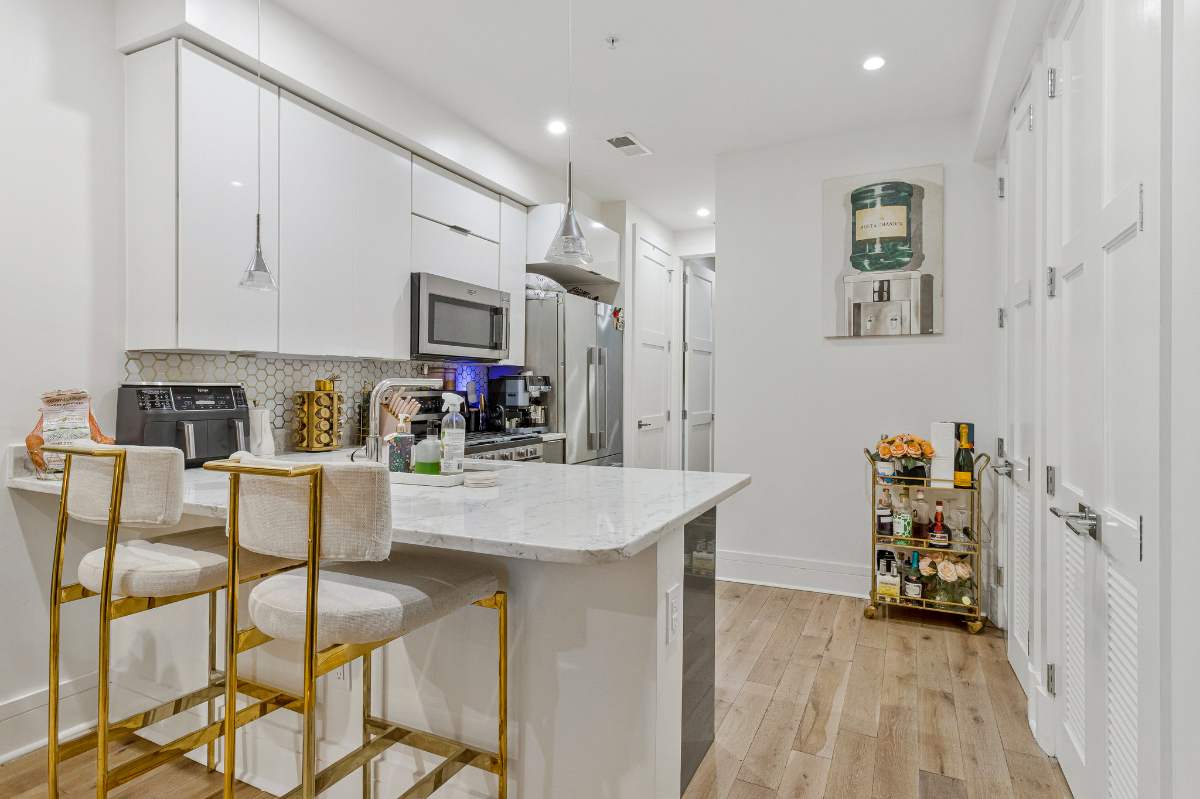 Charming Condo for  Prime Location - Photo 2