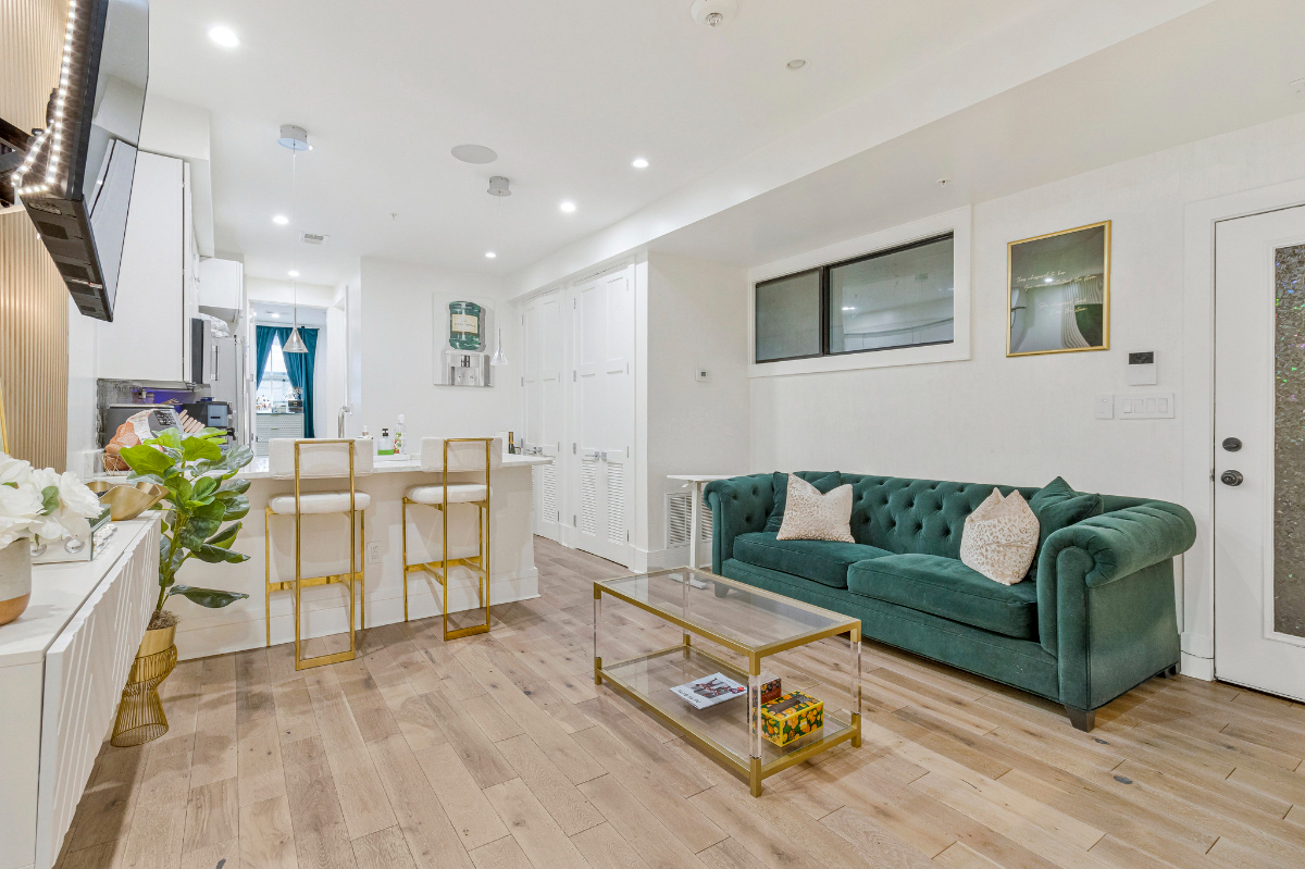 Charming Condo for  Prime Location - Photo 3