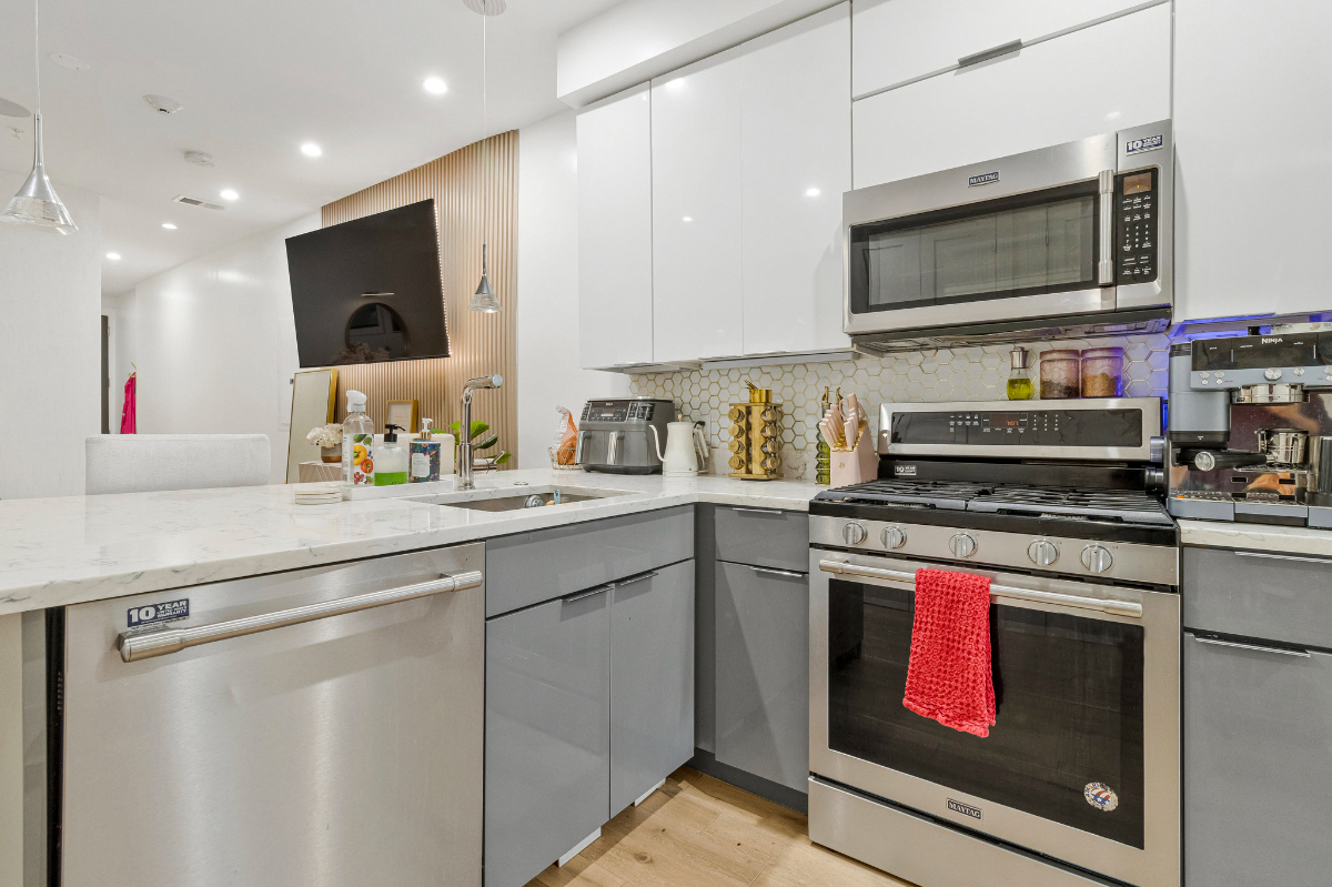 Charming Condo for  Prime Location - Photo 4
