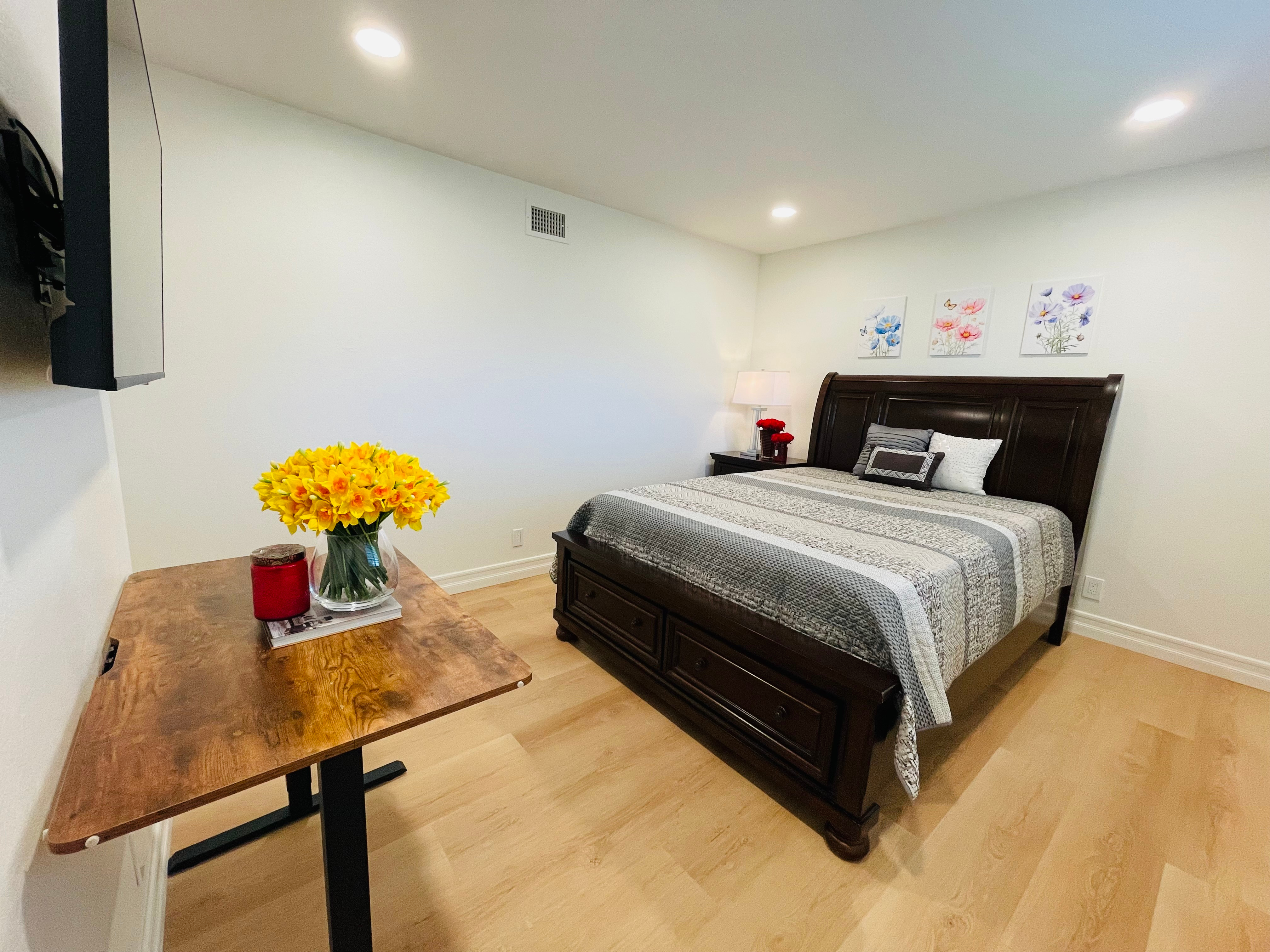 Gorgeous House - Multiple Rooms for Rent, Fully Furnished - Photo 2