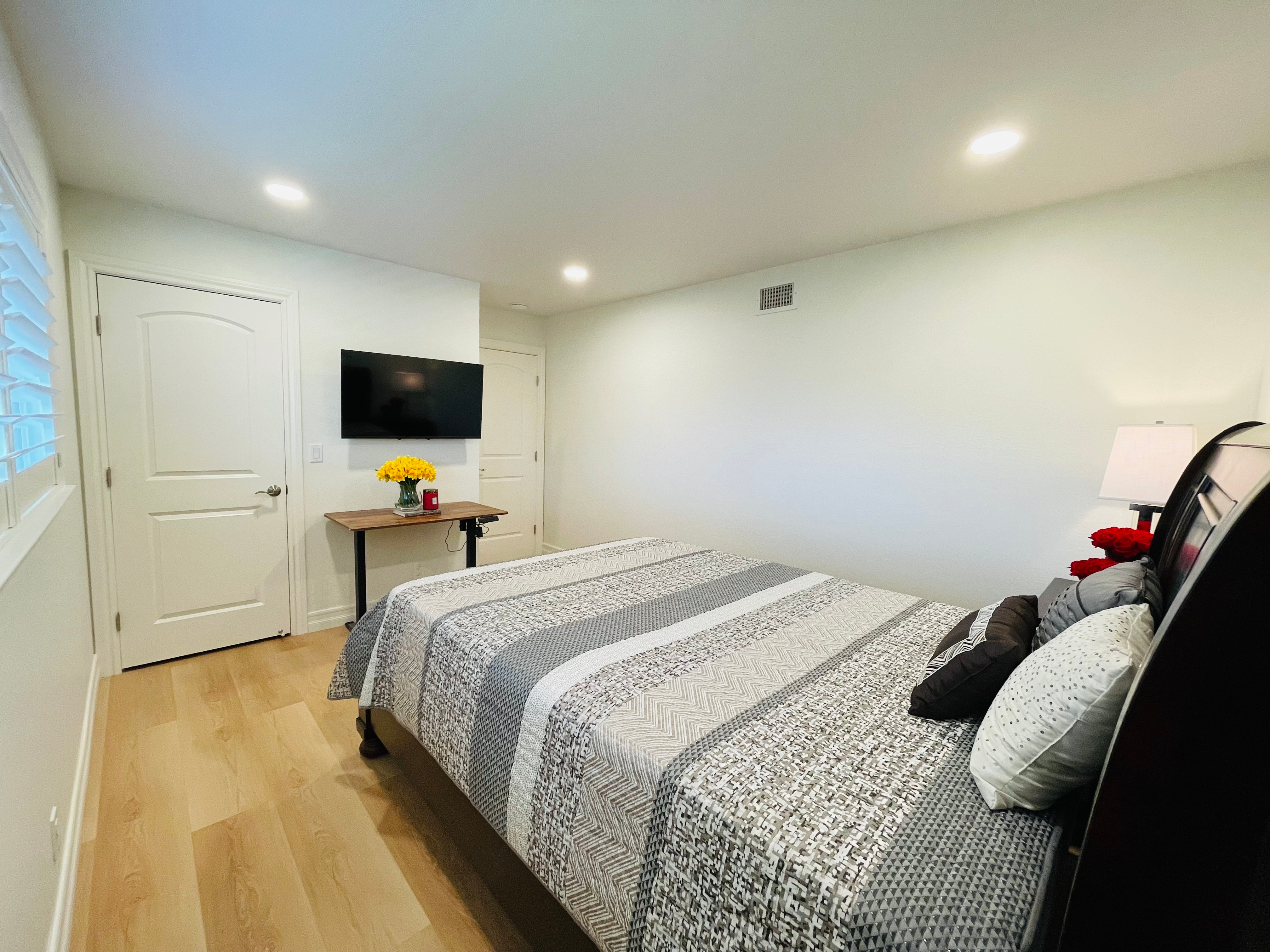 Gorgeous House - Multiple Rooms for Rent, Fully Furnished - Photo 5