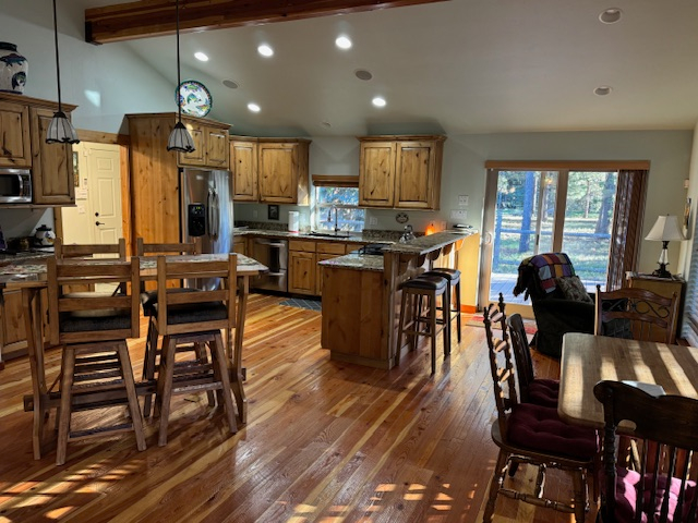 Family-Friendly Riverfront Stay, Forest Views & Easy Mt. Bachelor Access. Prefer long term rental. - Photo 4