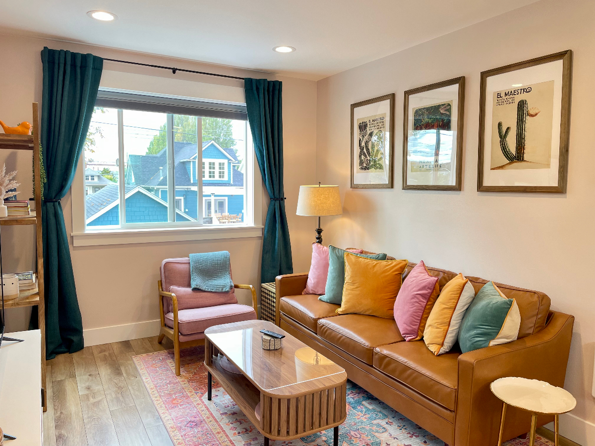Bright and Cozy Sunnyland Apartment