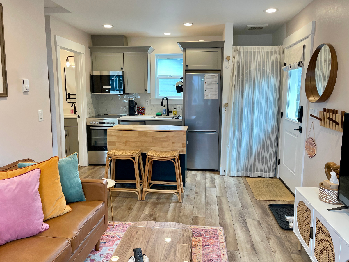 Bright and Cozy Sunnyland Apartment - Photo 4