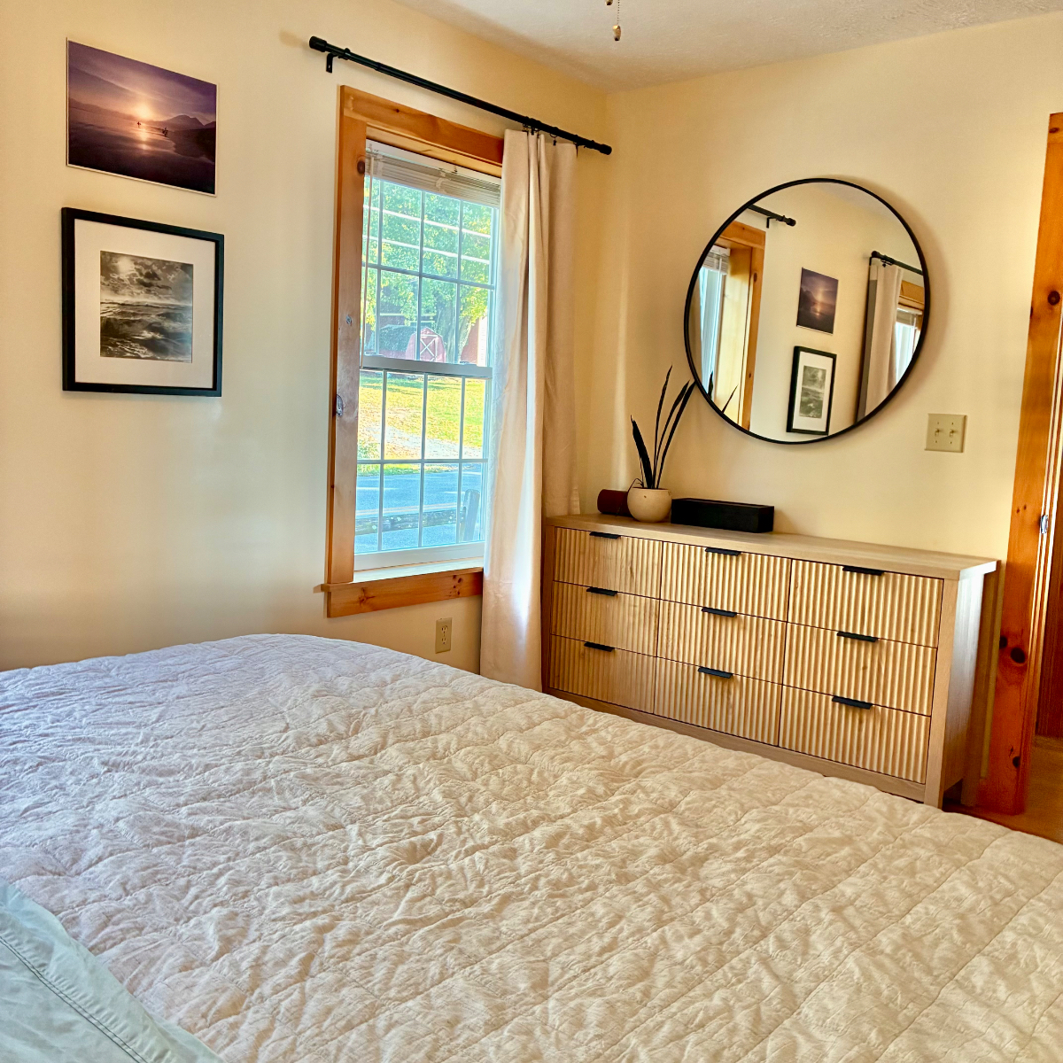 Inviting Lakefront Home - Modern, Clean, Comfortable - Photo 6