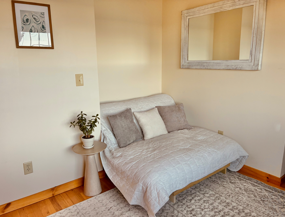 Inviting Lakefront Home - Modern, Clean, Comfortable - Photo 8