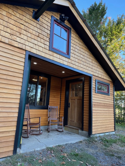 Newly Renovated 2 Bedroom, 1 Bath quiet rd. With a View. Close to I-91. - Photo 1