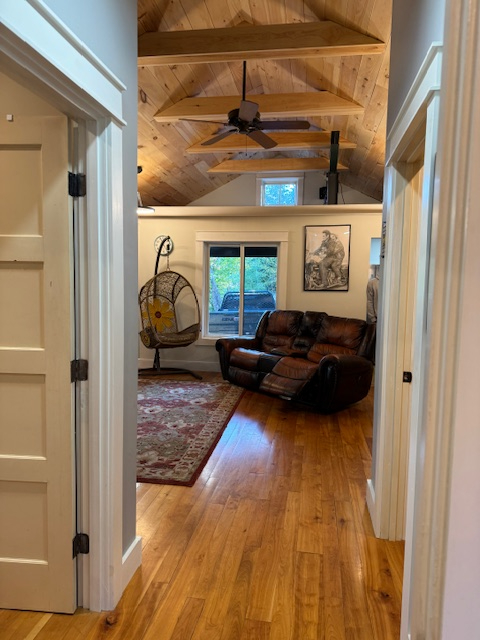 Newly Renovated 2 Bedroom, 1 Bath quiet rd. With a View. Close to I-91. - Photo 4