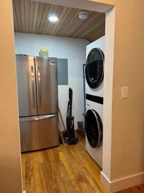 Newly Renovated 2 Bedroom, 1 Bath quiet rd. With a View. Close to I-91. - Photo 6