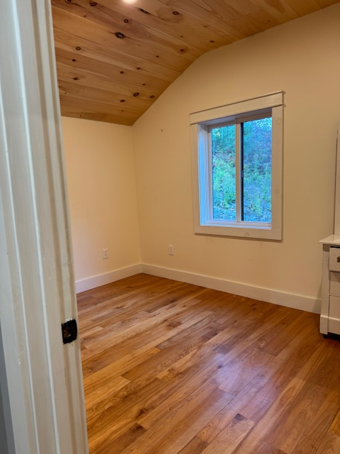 Newly Renovated 2 Bedroom, 1 Bath quiet rd. With a View. Close to I-91. - Photo 7
