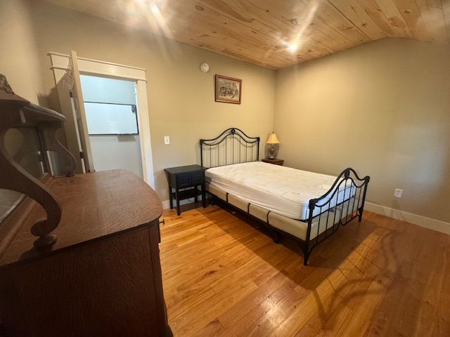 Newly Renovated 2 Bedroom, 1 Bath quiet rd. With a View. Close to I-91. - Photo 10