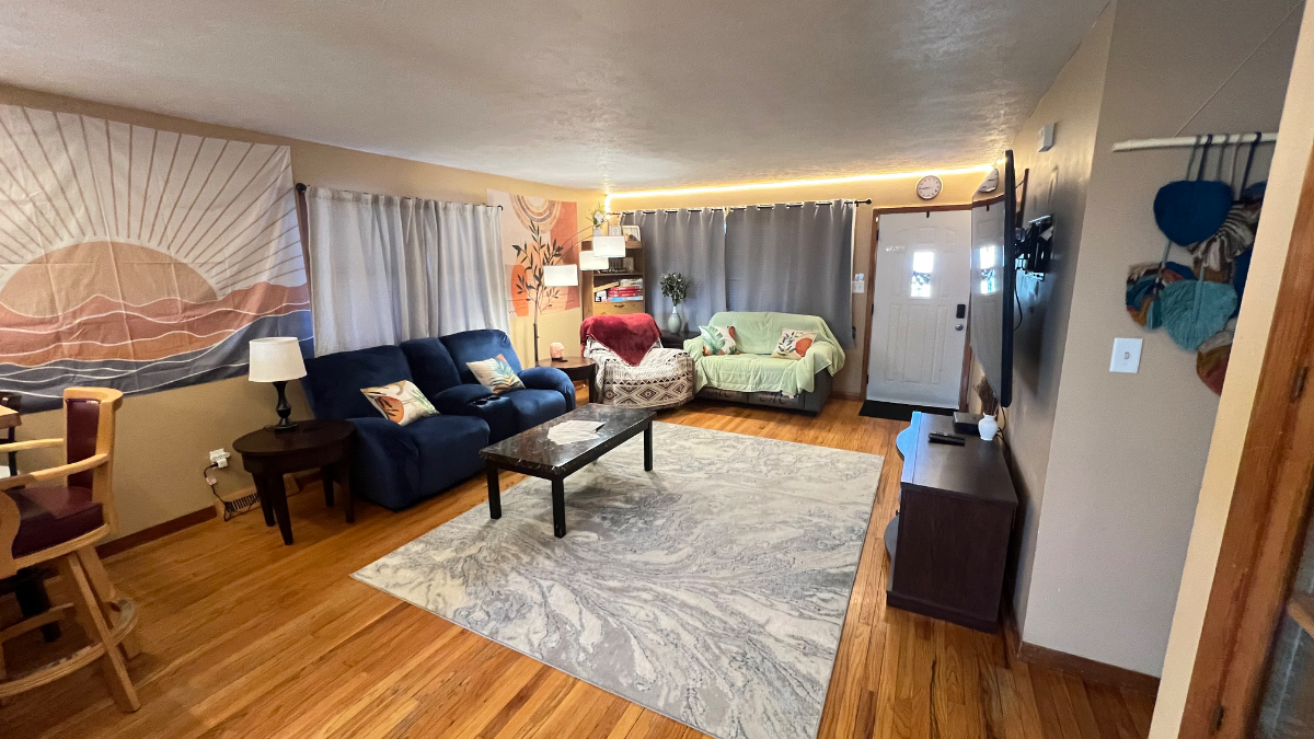 1 queen bedroom private in cozy house near downtown Omaha - Photo 2