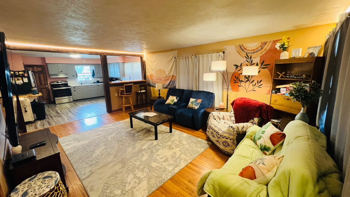 1 queen bedroom private in cozy house near downtown Omaha - Photo 4