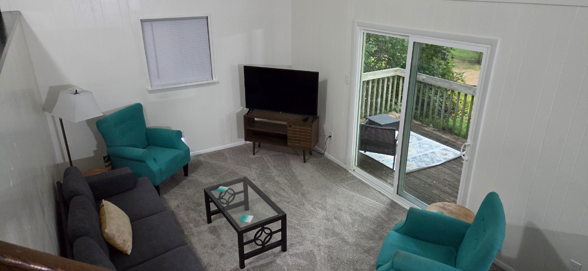 Comfort & Convenience Upper Duplex Unit Near WVU Hospitals - Pet Friendly - Photo 2